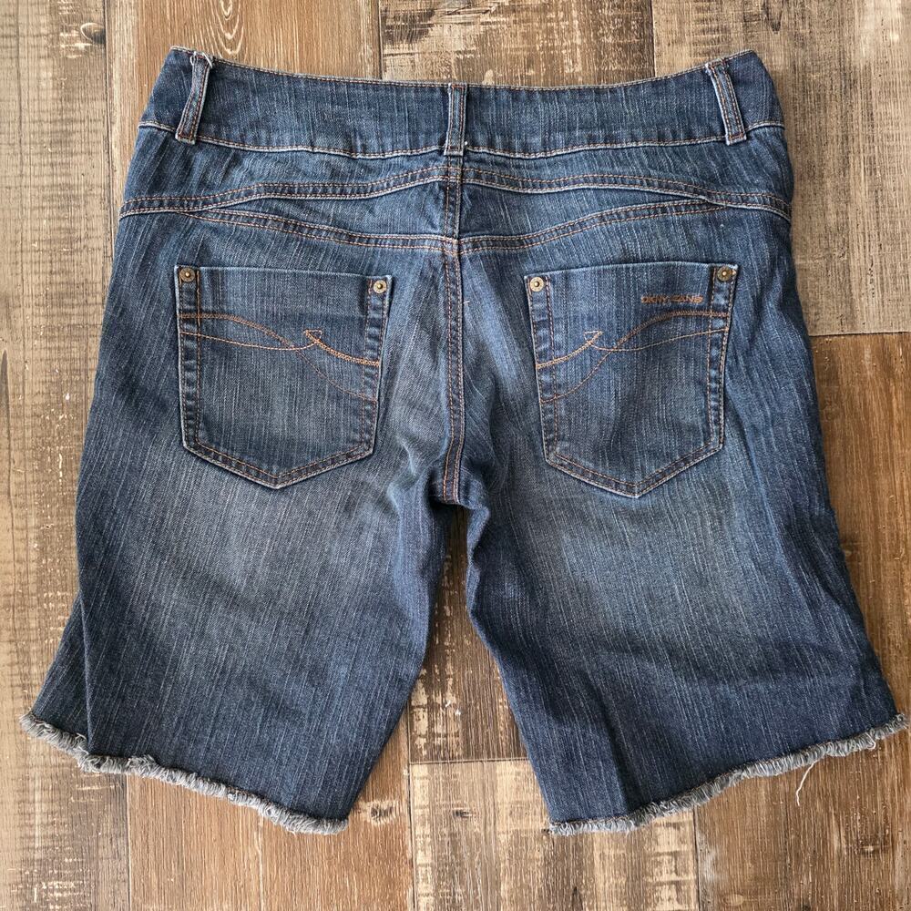 DKNY Jeans Women's Raw Hem Shorts Size 12 - Picture 2 of 8